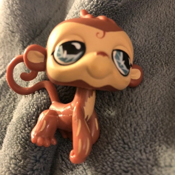 Littlest Pet Shop Monkey Lot, 3 1st Gen Magnet &One Newer, Plus Banana And Perch - Picture 9 of 9